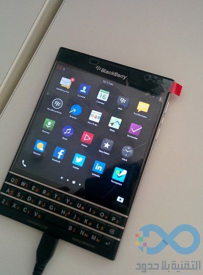 Menjelajahi Wujud Unik BlackBerry Passport
