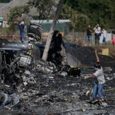 Presenter Geledah Barang Korban MH17 Saat Siaran, TV Inggris Minta Maaf