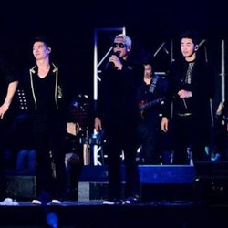 Rumput di Stadion Rusak Saat Konser, g.o.d Bayar Denda