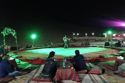 Digoyang Tari Perut yang Seksi di Gurun Pasir Mesir