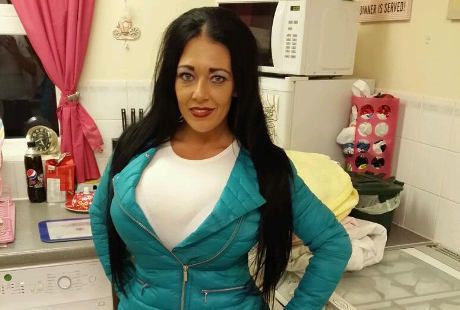 Sosok Debbie Delamar, Wanita dengan Payudara Palsu Berukuran 30KK