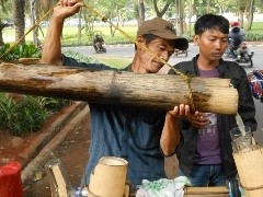Saat Kang Ade Penjual Tuak Aren Berbeda Pilihan dengan Istri yang PIlih Jokowi