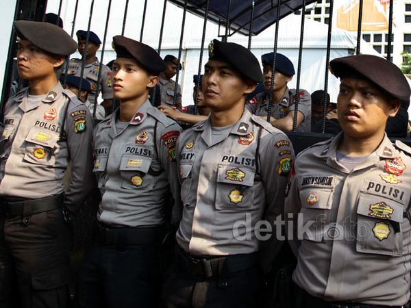 Penjagaan Gedung KPU Diperketat