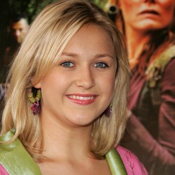 Aktris Skye McCole Bartusiak Meninggal dalam Tidur di Usia 21