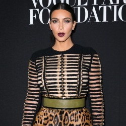 Kim Kardashian Rayakan 16 Juta Follower dengan Unggah Foto Seksi