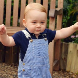 Aww... Lucunya Pangeran George Sudah Bisa Jalan