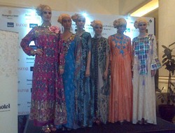 Ina Thomas: Kaftan Tak Hanya untuk Lebaran, Bisa Juga Dipakai ke Pantai