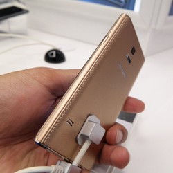 Samsung Z Ada Versi Emas