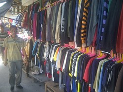 Bisnis Baju Bekas di Pasar Senen, dari Baju Sampai Celana Dalam