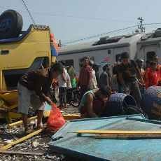 Saksi: Petugas Kereta Telat Tutup Palang Pintu