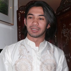 Jadi Pendekar, Reza Rahadian Rebonding Rambut