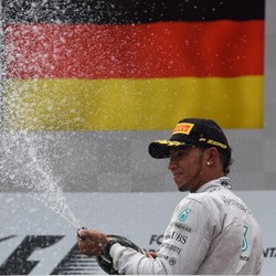Hamilton Syukuri Posisi Ketiga