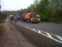 Jalan Tanjakan di Saradan Sumber Kemacetan dan Rawan Kecelakaan