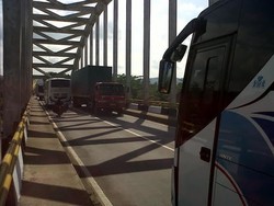 Imbas Jembatan Comal, Rawalo Arah Yogya Padat Didominasi Truk
