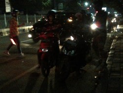 Agar Rombongannya Bisa Lewat, Peserta SOTR Tampil Bak Polisi Atur Lalin