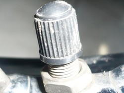 Benarkah Ban Tidak Pakai Tutup Pentil akan Ditilang Polisi?