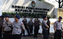 3.165 Polisi dan Pasukan Berkuda Disiapkan Jaga Kantor KPU