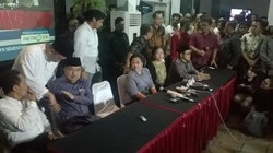 Jokowi-JK Tinggalkan Jumpa Pers Bersama Menuju Pelabuhan Sunda Kelapa
