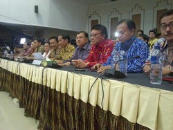 Ditetapkan Jadi Pemenang Pilpres, Jokowi Senyum-senyum