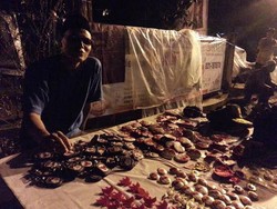 Prabowo Kalah, Penjual Pin Garuda Merah Berniat Gratiskan Dagangannya