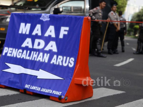 Lalu Lintas di Depan Gedung KPU Dialihkan
