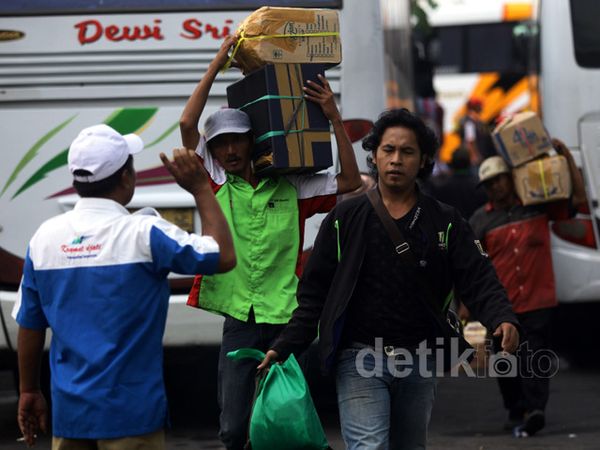 Suasana Mudik di Terminal Pulogadung