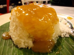 Rumate: Menyeruput Wedang Uwuh dan Ngemil Ketan Srikaya di Kedai Mungil