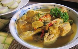Gulai Ayam atau Opor Ayam? Keduanya Lezat untuk Teman Ketupat!