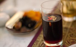 Orang di Timur Tengah Batalkan Puasa dengan Karkadeh dan Jallab yang Segar