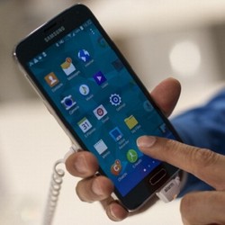 Wanita ini Pilih Ditembak Ketimbang Merelakan Ponsel