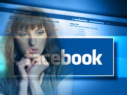 Maaf, Cewek Seksi di Facebook Biasanya Kurang Cerdas