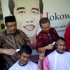 Tak Ada Konvoi, Pendukung Jokowi Pilih Syukuran dan Cukur Gundul