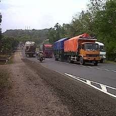 Jalan Tanjakan di Saradan Sumber Kemacetan dan Rawan Kecelakaan