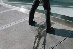 Trik Menahan Pipis Saat Terjebak Macet di Jalur Mudik