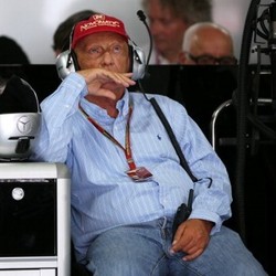 Lauda Sebut Mobil Ferrari dan McLaren Memang Payah