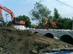Jembatan Comal Mulai Dipadatkan, Ini Foto Prosesnya Siang ini