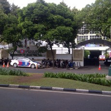 Penjagaan Diturunkan, Lalin Depan KPU Dibuka Lagi