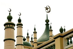 Bagaimana Menyikapi Perbedaan Mazhab atau Aliran Dalam Islam?