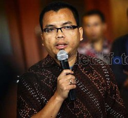 Denny Indrayana: Saatnya Kembali Bergandengan Tangan
