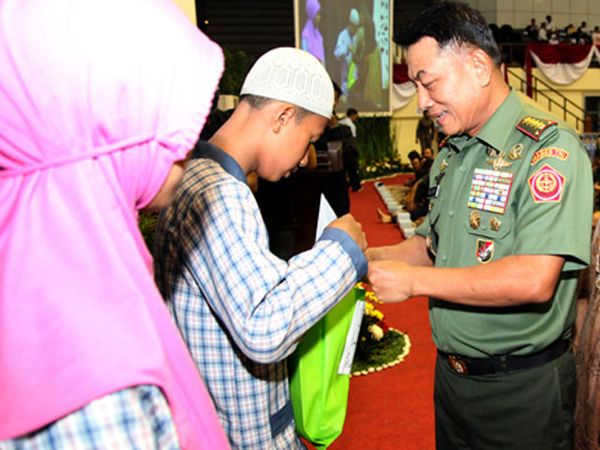 Panglima TNI Buka Bersama Anak Yatim