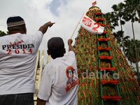 Tumpeng Raksasa untuk Kemenangan Jokowi-JK