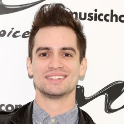 Panic! At The Disco Donasikan Hasil Konser untuk Organisasi Gay