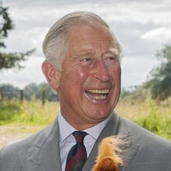 Ini Kado Spesial Pangeran Charles untuk Pangeran George