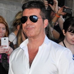 Simon Cowell Tegaskan Dirinya Bukan Gay