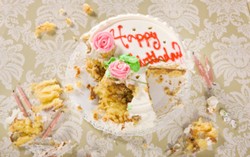 Orang Misterius Kotori Mobil dan Jalanan di Hillsboro dengan Kue