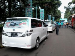 Carrefour Indonesia Lepas Pemudik dengan 44 Alphard