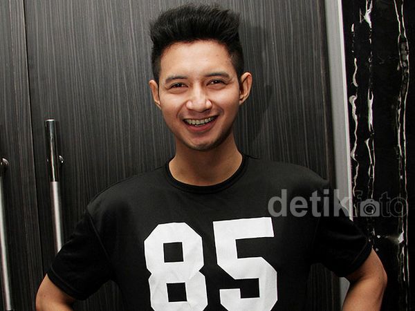 Man in Black, Chand Kelvin