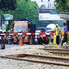 Pelebaran Perlintasan Jalur Ganda Kereta di Lamongan Belum Rampung
