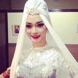 Zaskia Gotik Cantik Berkerudung