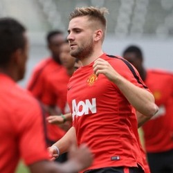 Shaw Siap Gantikan Evra dan Hadapi Tekanan